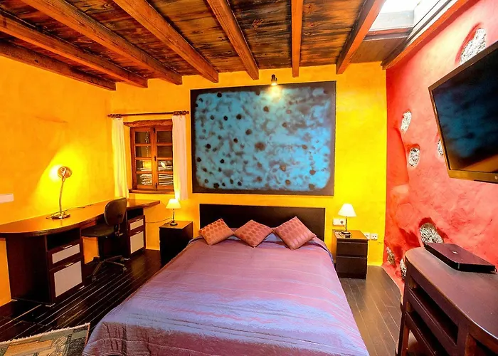 Feliz - Sauna, Beheizter Pool, Sonnenbett, Spielplatz, 2x2 M Bett Tias