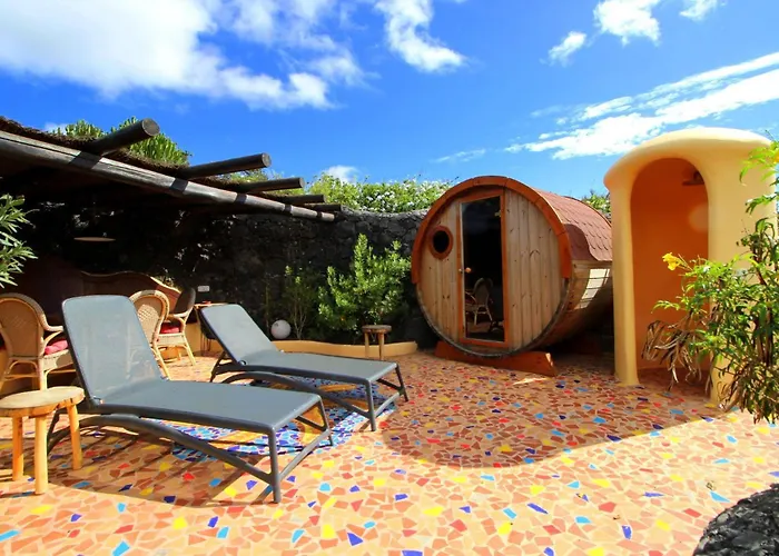 Feliz - Sauna, Beheizter Pool, Sonnenbett, Spielplatz, 2x2 M Bett