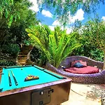 Ferienhaus Feliz - Sauna, Beheizter Pool, Sonnenbett, Spielplatz, 2x2 M Bett