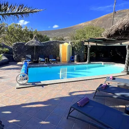 Feliz - Sauna, Beheizter Pool, Sonnenbett, Spielplatz, 2x2 M Bett Ferienhaus